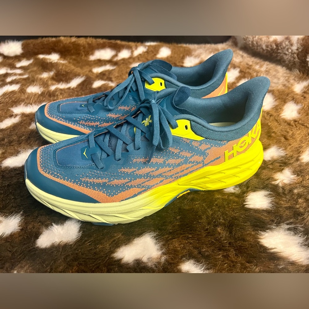 Men’s HOKA Speedgoat 5 running Sneakers sz 11 D